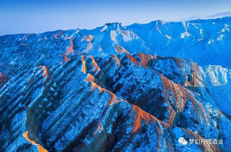 梦幻丹霞酒迎来了今冬的第一场雪向天地万物问候冬安